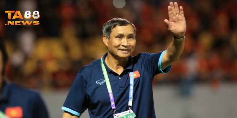 Huấn luyện viên Mai Đức Chung gắn bó với bóng đá nước nhà 50 năm
